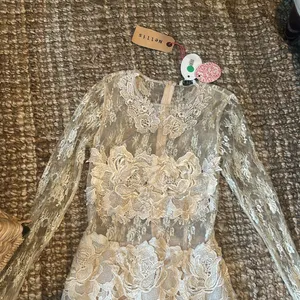 NWT Nellis Boutique Creme Lace Sparkly LS Embellished Dress Size Small thumbnail 4