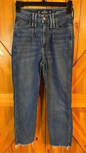 Hollister Ultra High-Rise Mom Crop Jeans Distressed Size 0/24 VTG Stretch (2434) thumbnail 1