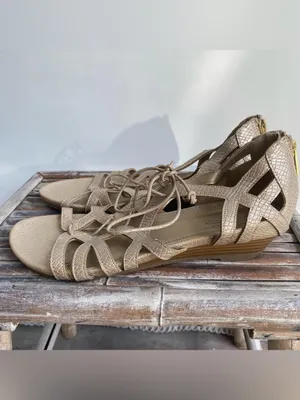 Kenneth Cole Reaction gold crackle texture gladiator sandals summer vacation 9 thumbnail 4