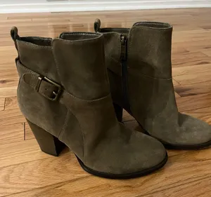 Ivanka Trump Boho Suede Ankle Boots Size 8-1/2 thumbnail 3