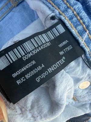 Woman’s Zara Light Blue High Rise Straight Jeans Raw Hem Size 4 thumbnail 7