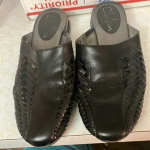 FINAL MARKDOWN Clarks Black Leather Slip-On Loafers 7 1/2 thumbnail 1