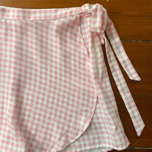 NWT Show Me Your Mumu Great Wrap Shorts Strawberry Shortcake Gingham Skort XS💛 thumbnail 4