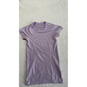 Lululemon Swiftly Tech Short Sleeve Crew Lilac Purple Athletic Top Size 4 thumbnail 3