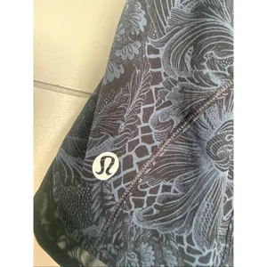 Lululemon Black Women’s 4 Mesh Miles Ahead Nouveau Mach Shorts thumbnail 4