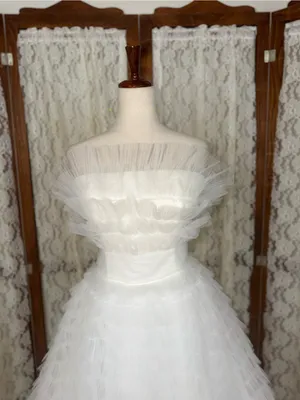 Stunning New MacDuggal Tiered Tulle Wedding Gown thumbnail 4