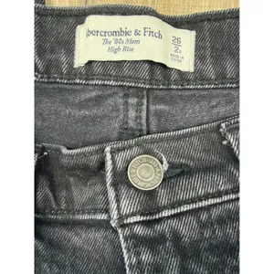 Abercrombie & Fitch 80s‎ Mom High Rise Jeans Washed Black 26 2R Tapered Leg thumbnail 5