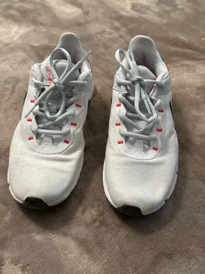 Nike Legend Essential 2 Women’s Sneakers Size 6.5 White/Gray/Pink thumbnail 5