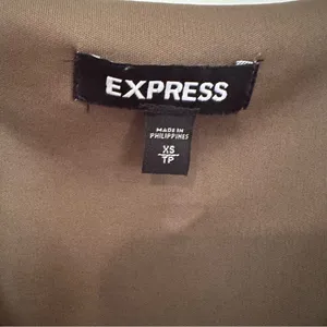 Express Tie Front Crop Blouse Women's XS‎ Olive Green Flutter Sleeve Lined thumbnail 3
