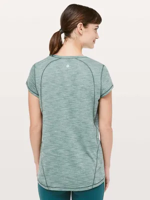 Lululemon Another Mile Short Sleeve Tee in Heathered Green Smoke Size 6 thumbnail 3