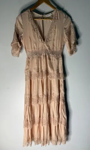 NWT storia lace‎ tiered v neck maxi dress peach size small thumbnail 1