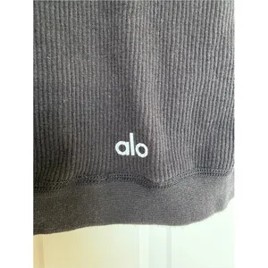 Alo Yoga Seamless Ribbed Cropped Serene Short Sleeve Top‎ Black M thumbnail 3