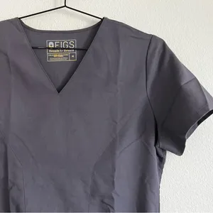 FIGS Charcoal Grey/Yellow Four-Pocket Scrub Top. Size Medium thumbnail 2
