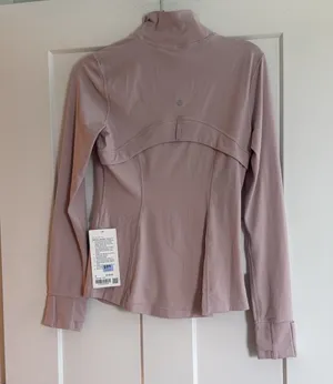 Lululemon Size 8 Define Jacket Hip in Pink thumbnail 4