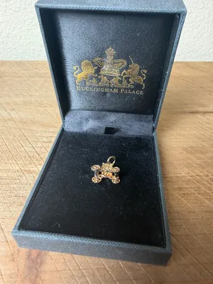 Royal State Coach Carriage Gold Tone Charm Brittish England Royals Collectible thumbnail 1