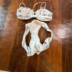 Hollister Swim Womens Small Blue White Tropical Toile Underwire Bikini Set 2pc thumbnail 6