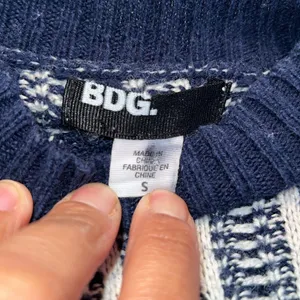 BDG Sweater Womens Small Blue White Long Sleeve Crewneck Crop Top Striped thumbnail 3