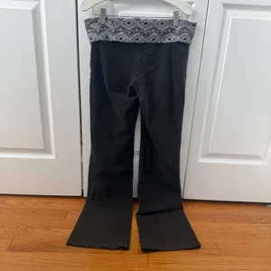Y2K Victoria’s Secret Pink Flare Leg Leggings in Black and Aztec Print thumbnail 3