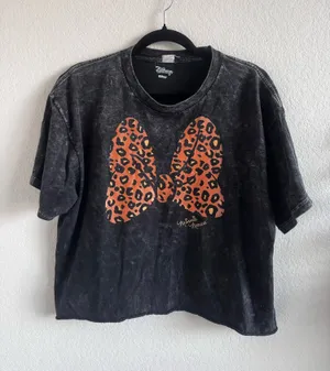 Disney Leopard Print Bow Short Sleeve Tee L  thumbnail 1