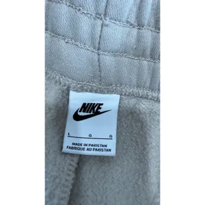 Nike Sportswear Essential Women's Fleece Pintuck Jogger Pants Khaki Large 4425 thumbnail 6