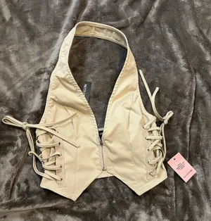 Pretty Little Thing Halter Top thumbnail 3