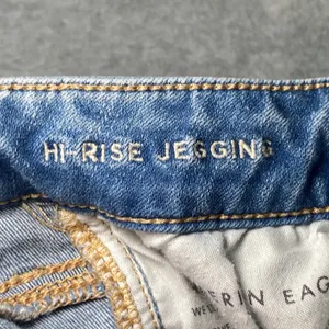 American Eagle Skinny Jeans Womens Sz 2 Light Wash Ripped Distressed EUC Stretch thumbnail 9