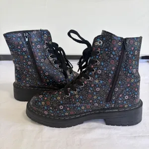 True Craft Korri 3 Floral Combat Boots Black Multicolor Lace Up Side‎ Zip 9.5 M thumbnail 4