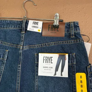 Frye Barrel Jean Medium Wash High Rise Button Fly Denim Size 8 NEW thumbnail 4