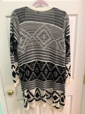 Charlotte Russe Women's Geometric Patterned Cardigan Sweater thumbnail 2