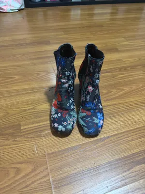 Indigo Rd. embroidered floral ankle booties block heel size 8. thumbnail 2