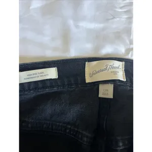 Universal Threads Women's High Rise Flare Jeans Size 12 Black thumbnail 3