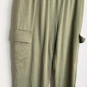 Vuori Boyfriend Cargo Jogger Pants Athletic Green Womens XL thumbnail 10