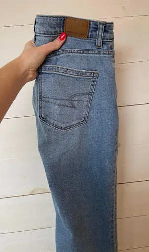 American Eagle Mom Jeans thumbnail 4