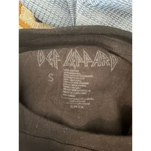 Def Leppard Band Tee Womens Small Black Animal Panther Graphic Shirt Vintage thumbnail 11