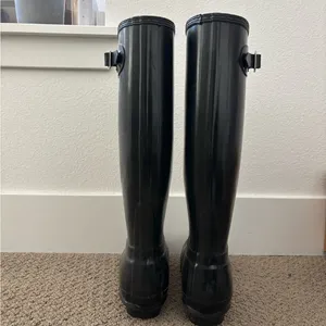 Hunter Original tall gloss rain boots in black thumbnail 6