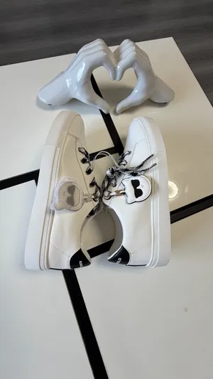 🎀🐾 ✨ Karl Lagerfeld Paris "Capree" White Sneakers • Size 11M • Brand New ✨🎀🐾 thumbnail 6