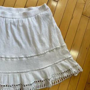 OLD NAVY Eyelet Cut Out Crepe-like Linen-like Mini Skirt - Medium thumbnail 4