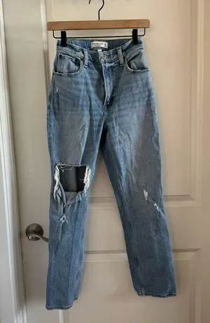 Abercrombie Curve Love 90s Straight Ultra High Rise Jeans thumbnail 2