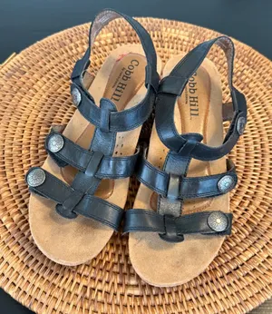 Cobb Hill New Balance‎ Womens Black Leather Wedge Sandals Medallion CCK13BK 8.5M thumbnail 1