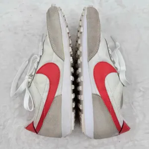 Nike Daybreak Retro White with Magic Ember Coral Swish Low Top Sneakers Size 7 thumbnail 4