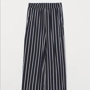 ✨ Divided by H&M Women Black Casual Pants✨ thumbnail 2