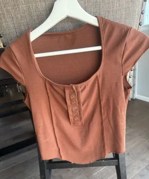 Women’s Cropped Scoop Neck Short Sleeve Top in Rust thumbnail 1