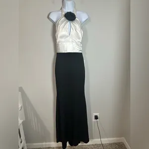 Betsy‎ & Adam Women's Flower-Trim Sleeveless Gown BLACK WHITE NWT SIZE 8 thumbnail 3