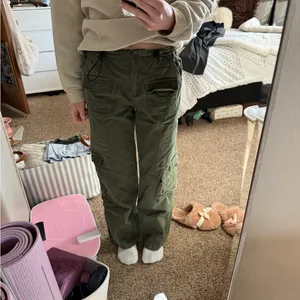 Brandy Melville John Galt green Kim cargo pants thumbnail 2