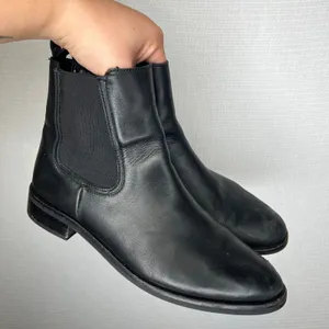 Thursday Boot Co Duchess Black Leather Chelsea Ankle Boots Womens 11 thumbnail 1