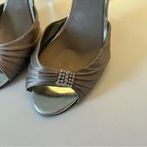 Elegant Women's Open thumbnail 5