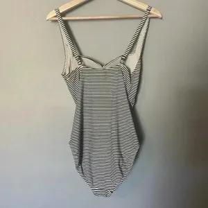 NIPTUCK SWIM Joanne One-Piece Swimsuit Size 6 Sorrento Black &‎ White Stripe thumbnail 7