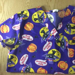 Just Love Halloween Cats Pumpkin Scrub Top 3 Pockets Med/Lrg thumbnail 3
