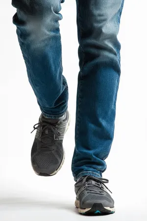 On Cloud Men’s Running Shoes 9 thumbnail 2