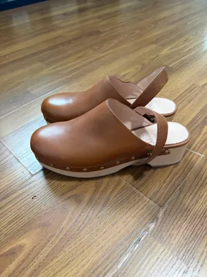 NWOT J. Crew Grace Convertible Clogs Brown Leather Studded Wood Sole 8.5. thumbnail 4